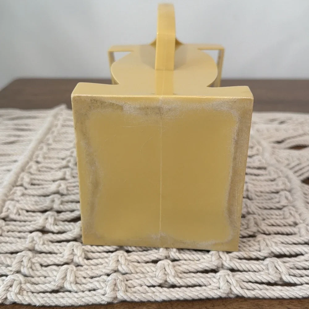 EZ Carton Holder Harvest Gold Plastics Half Gallon Carton Milk Juice Caddy VGC